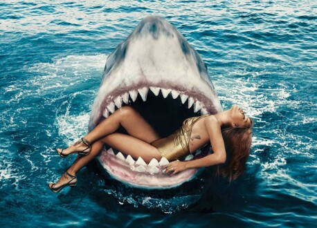 Chill Rihanna Swims With Sharks Like It’s No Big Deal